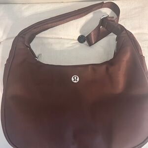 SOLD Lululemon *sold out/rare lave cake city essentials bag